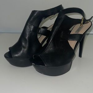 Guess peep toe pumps